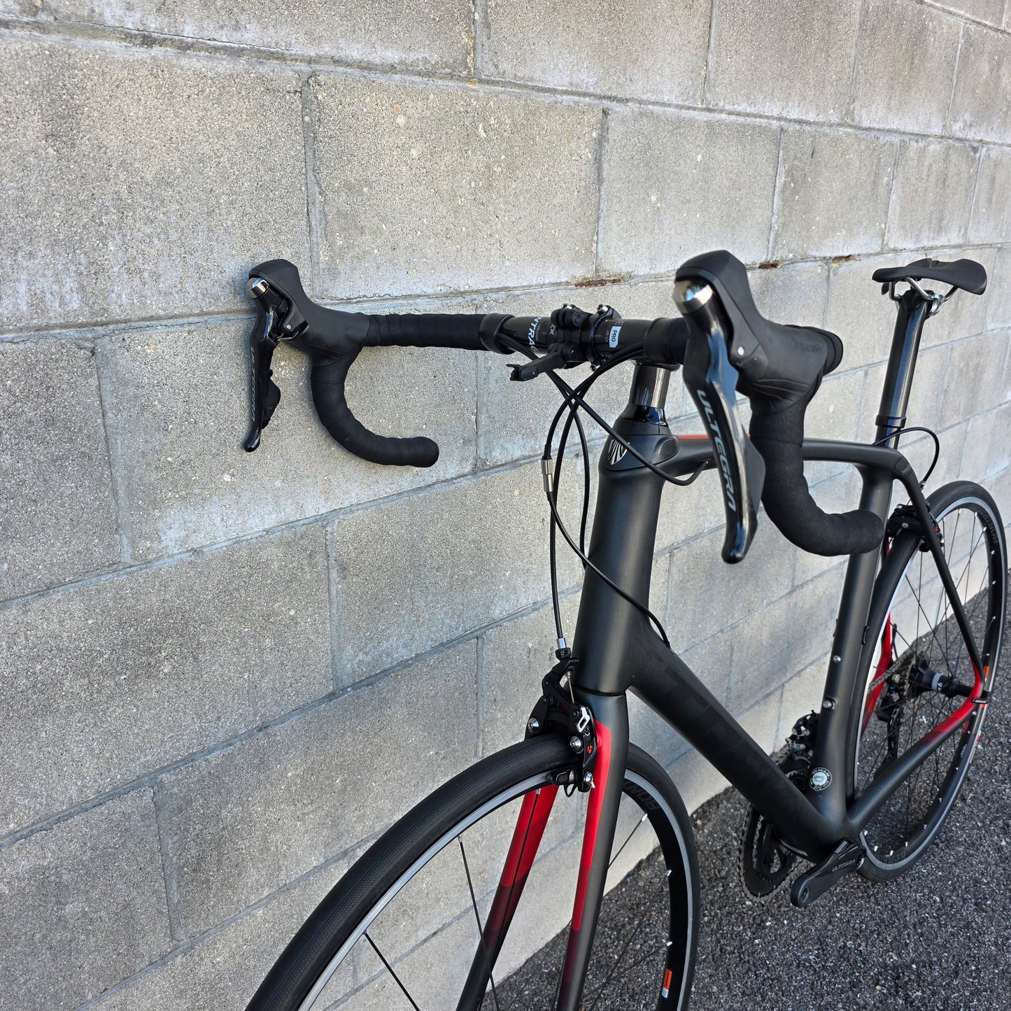 Trek Domane SLR 60cm Ultegra Carbon Road Bike