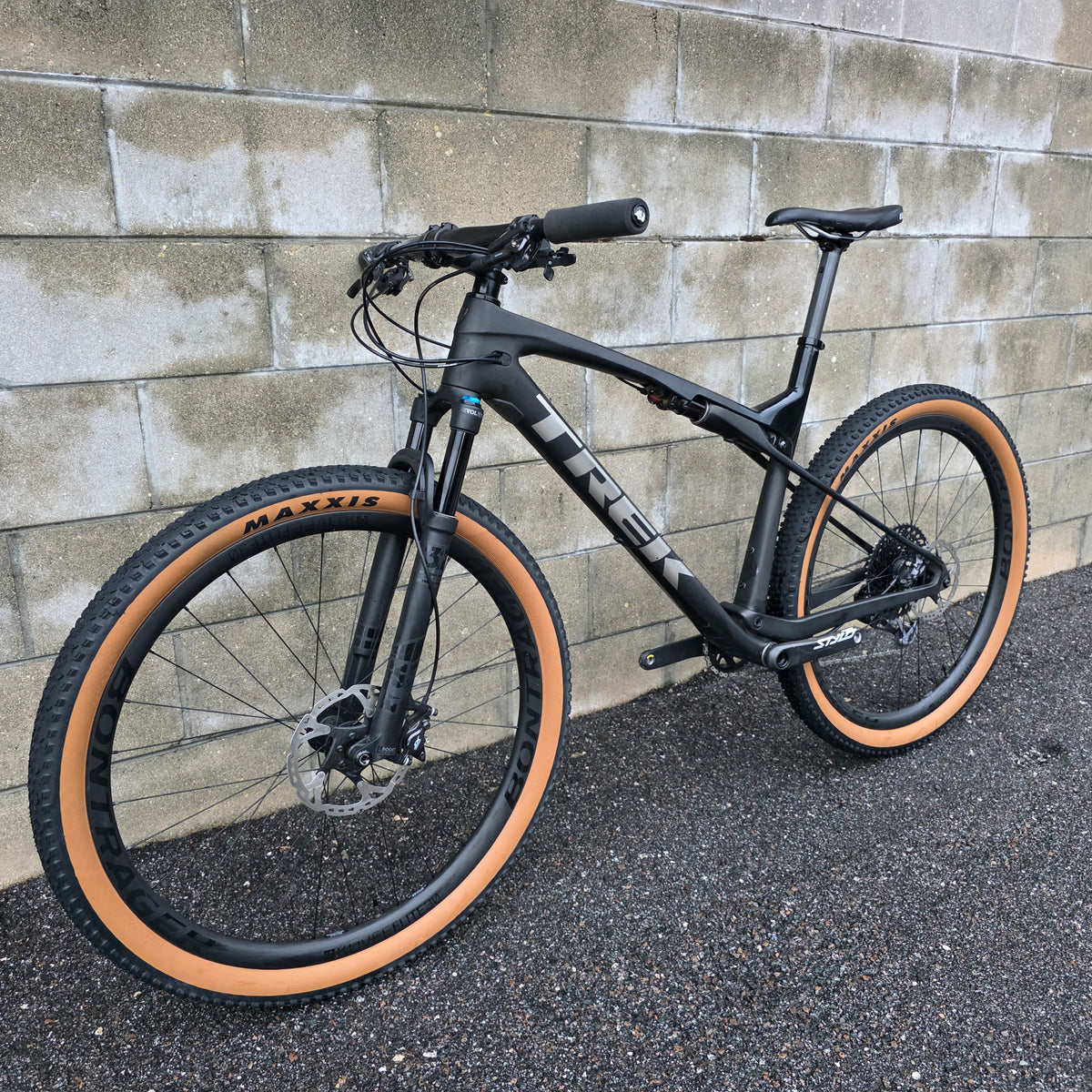 Trek SuperCaliber 9.8 GX Carbon (XXL 23") Kovee Carbon Wheels