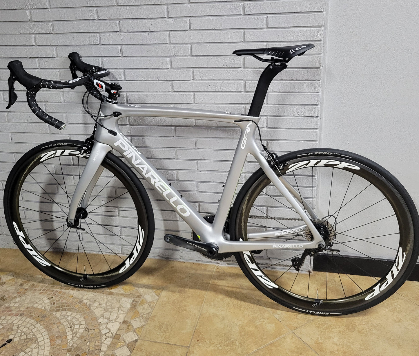 2019 Pinarello Gan Carbon Road Bike 55cm Zipp Ultegra
