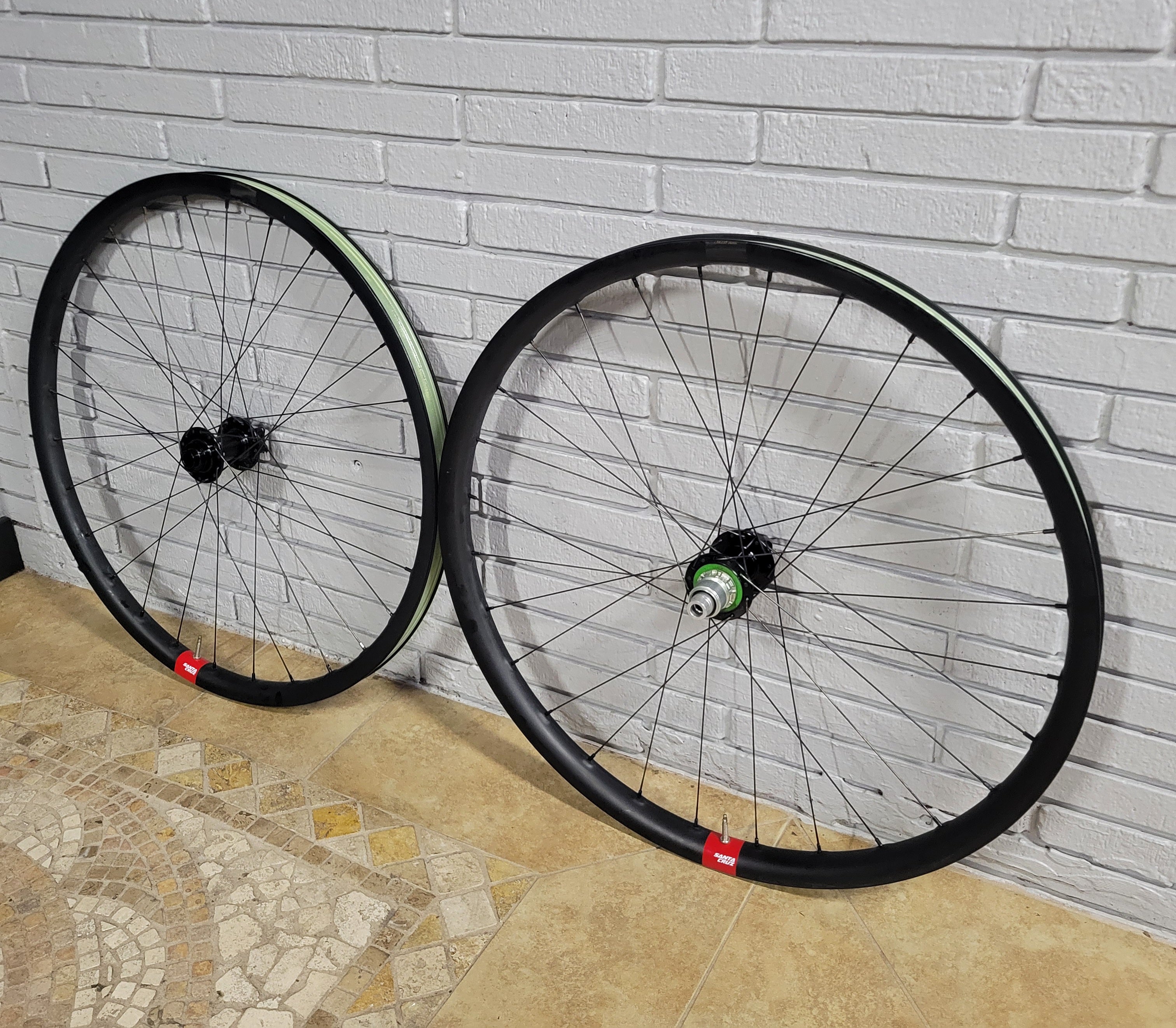 Santa Cruz Reserve 27 Carbon Wheelset 29 Boost Hope South Tampa