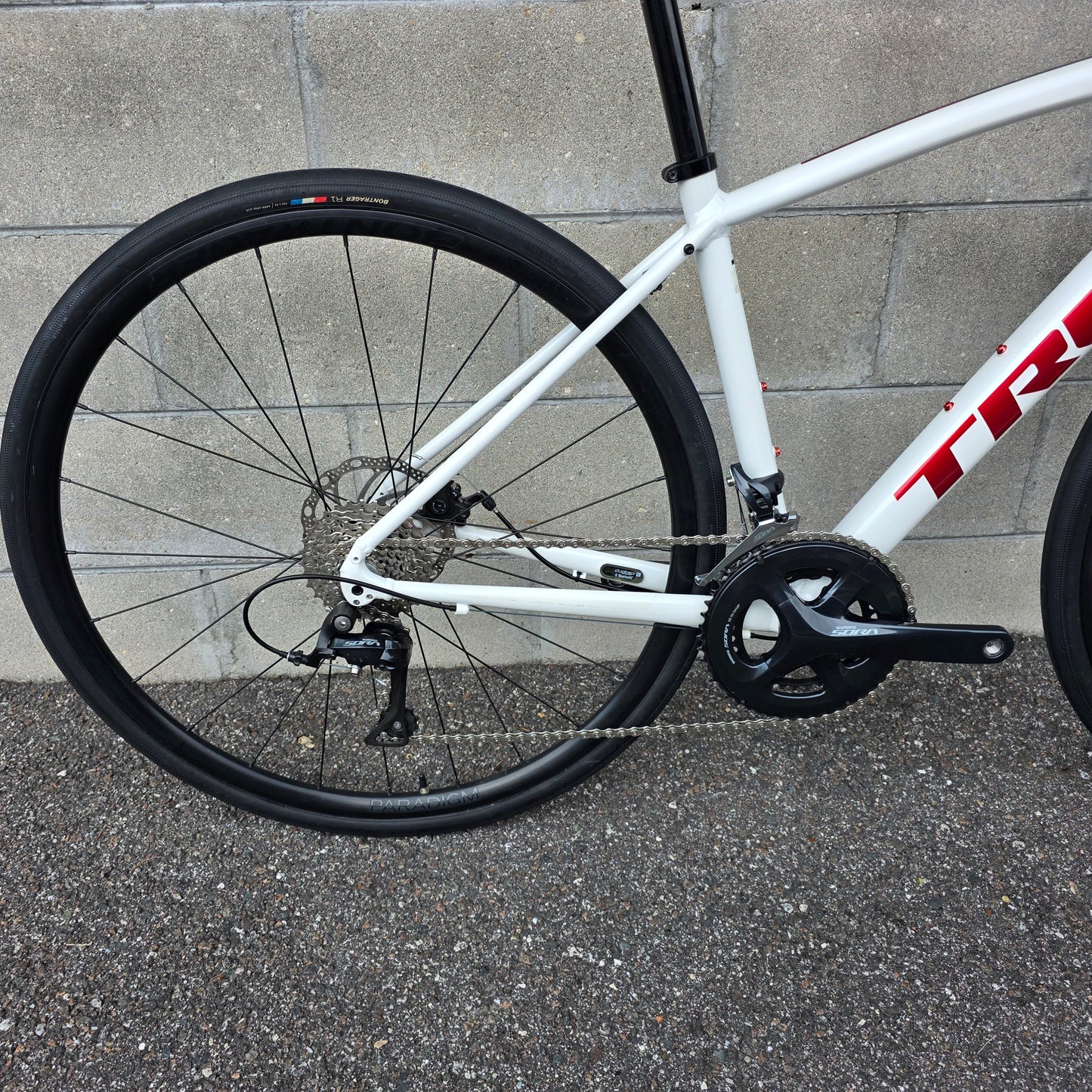 2022 Trek Domane AL3 49cm Road abike White Red