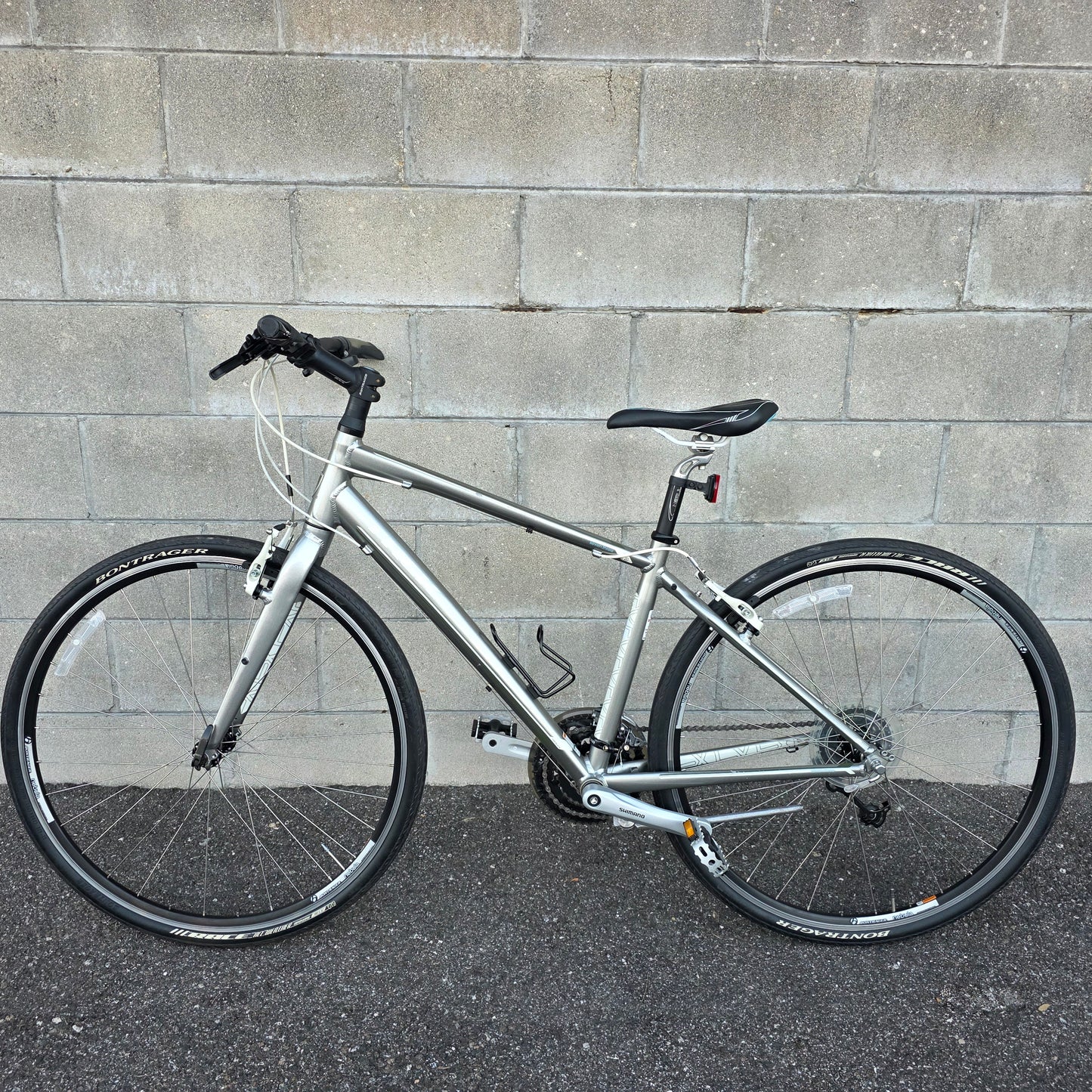 Trek FX 7.3 Women's Fitness Hybrid bike Medium (In Store Pick-up Only)