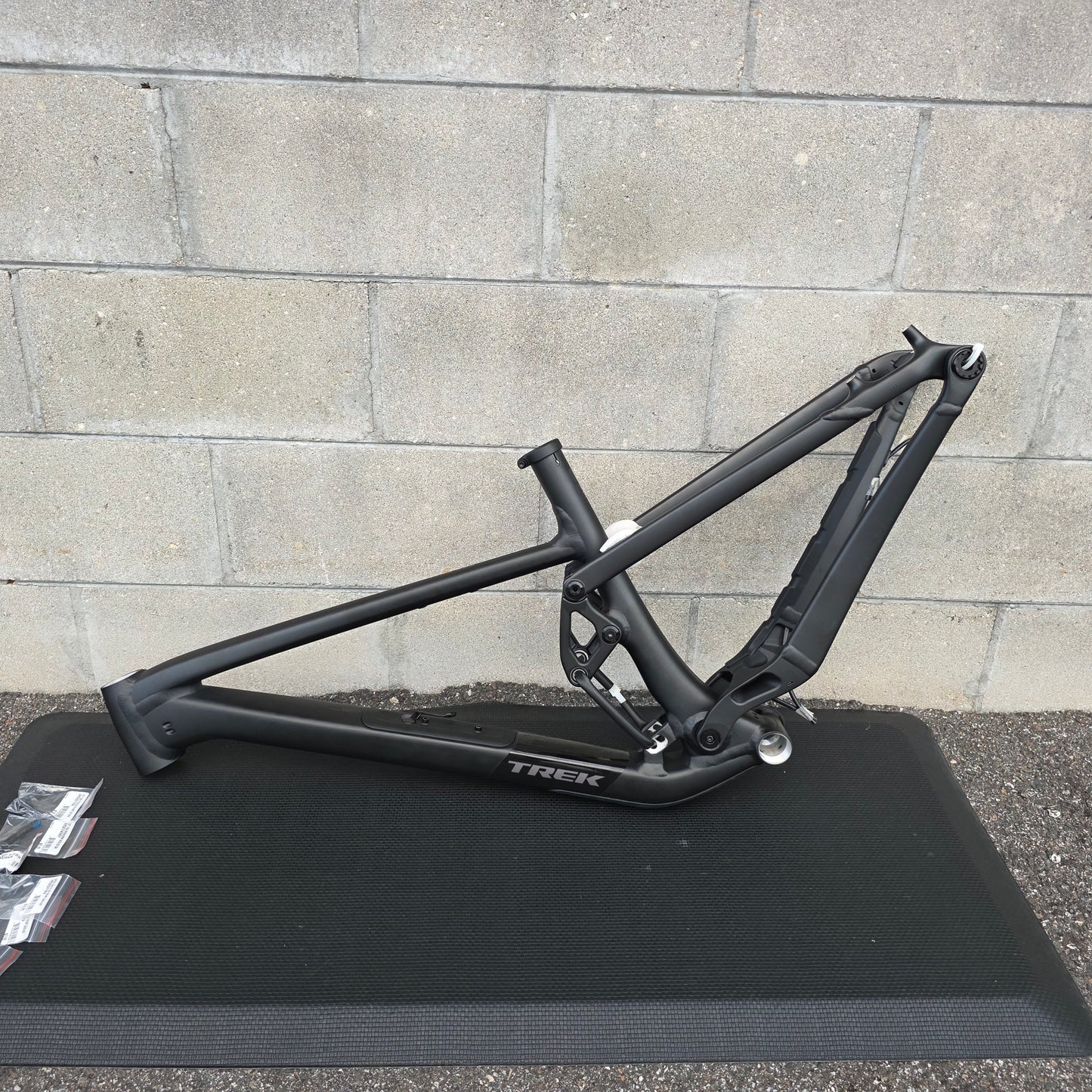 2025 Trek Top Fuel Frame (Large) Black