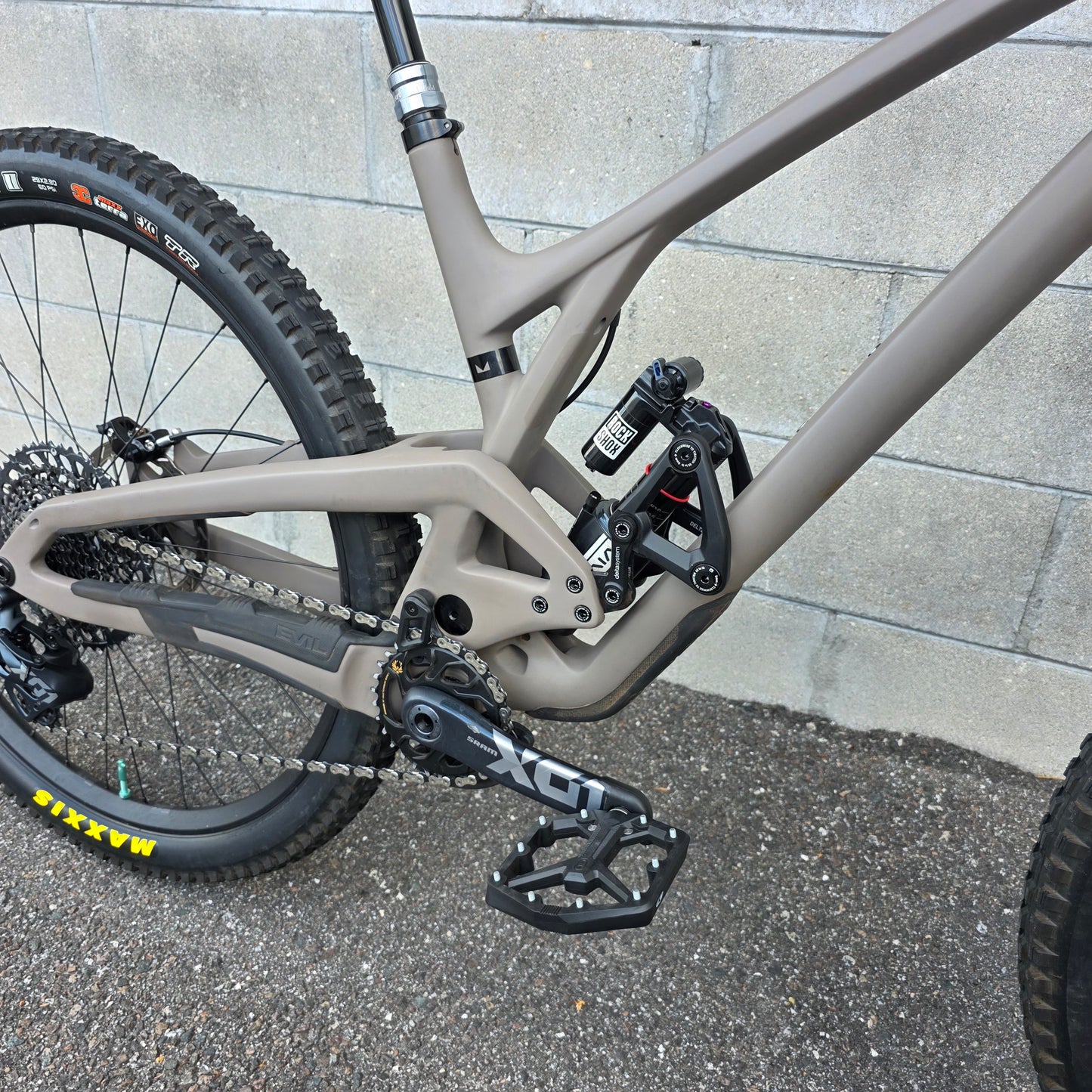 2024 Evil Wreckoning LS X01 AXS Fox 38 Vivid Air (Medium)