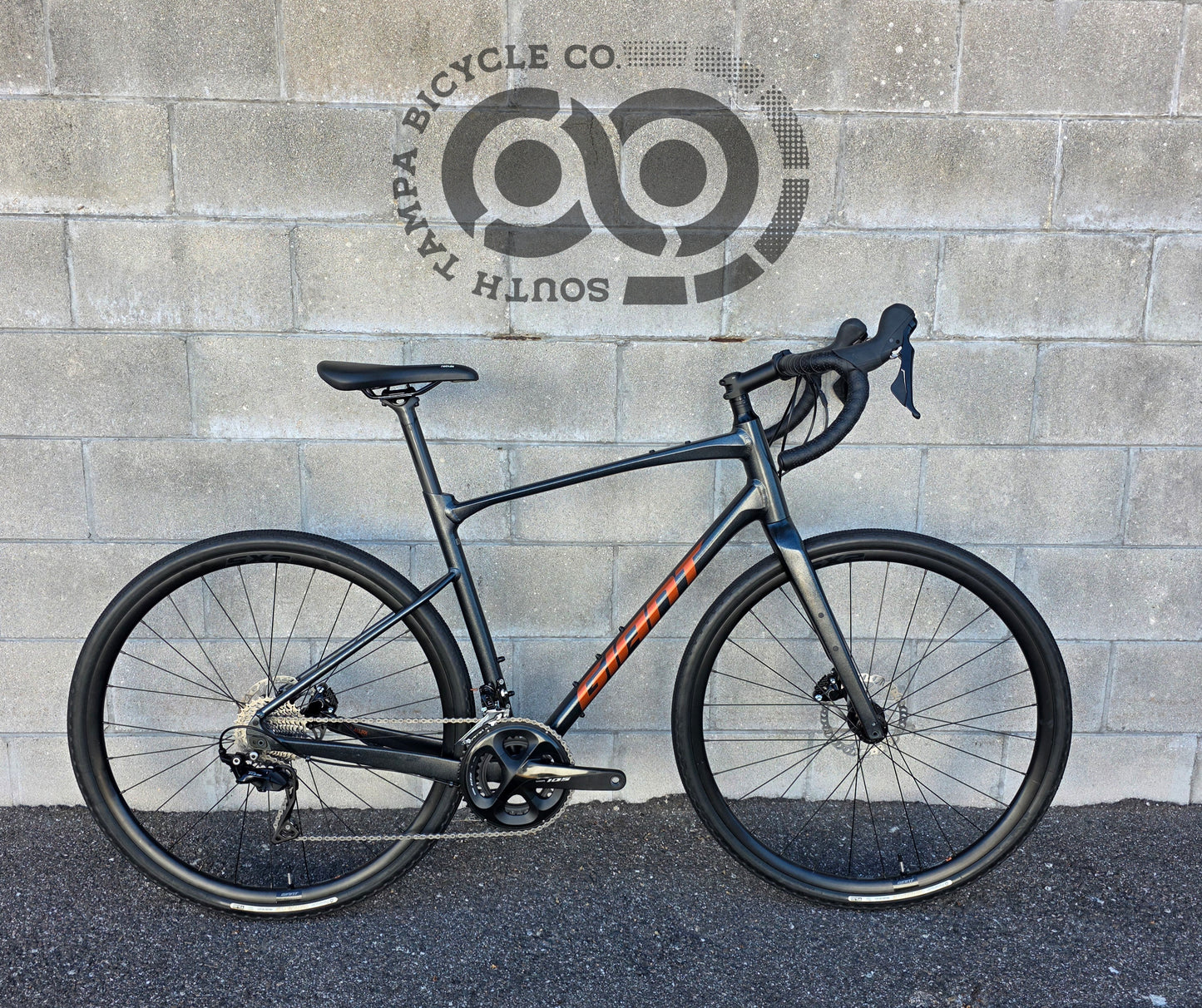 2024 Giant Revolt Gravel All Road Bike (Large) Shimano 105