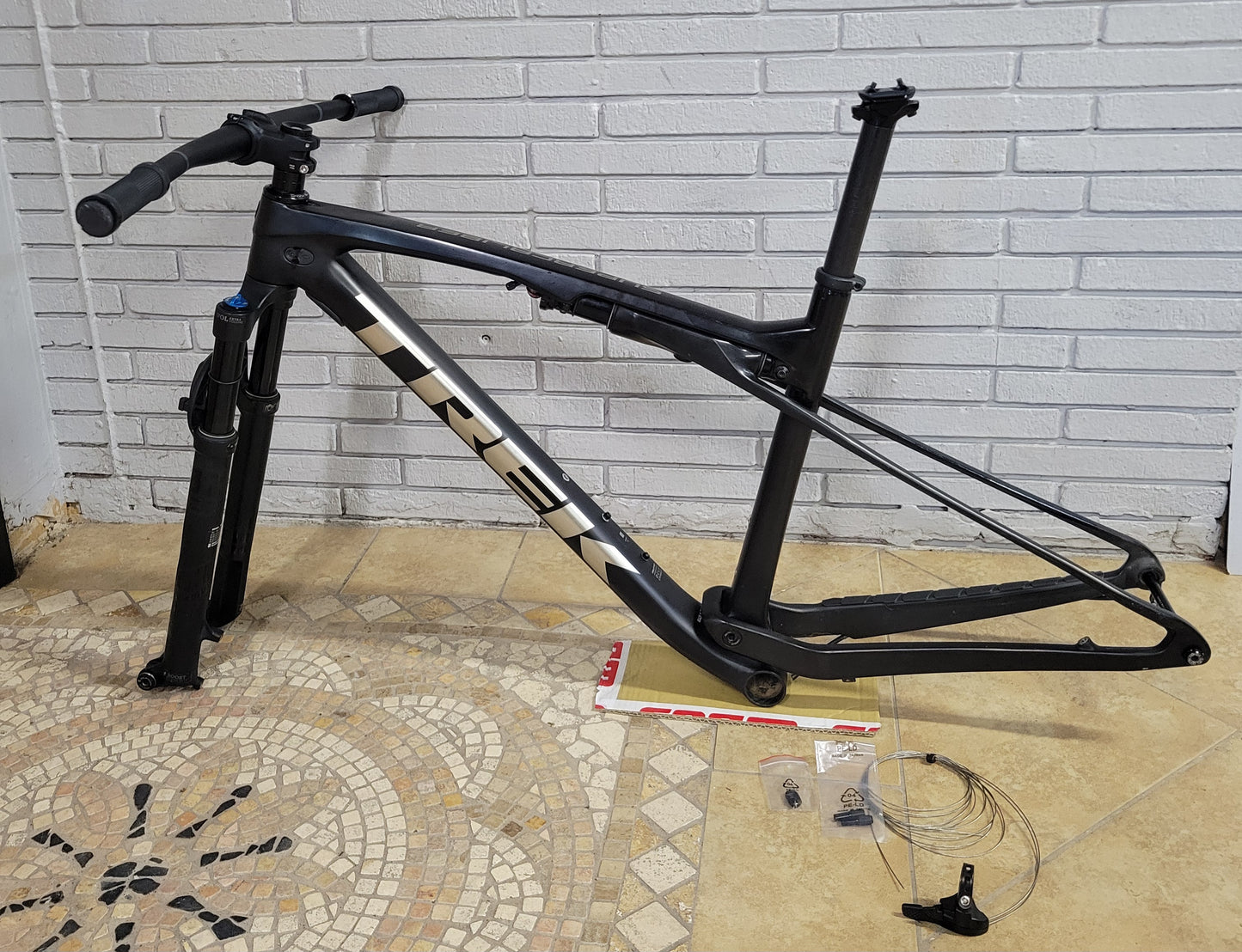 2022 Trek SuperCaliber 9.8 Carbon frameset (Large)