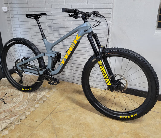 2022 Trek Slash 9.8 XT (M/L)