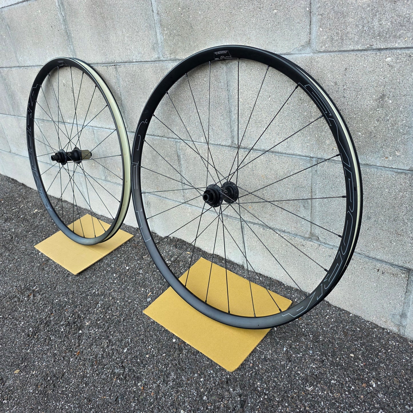 HED Emporia Gravel wheelset 700c