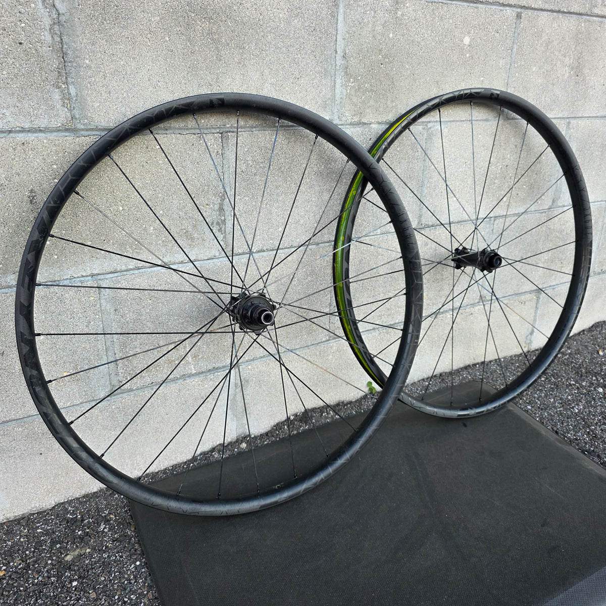 NOBL TR32 DT180 29 Carbon Wheelset Boost XD