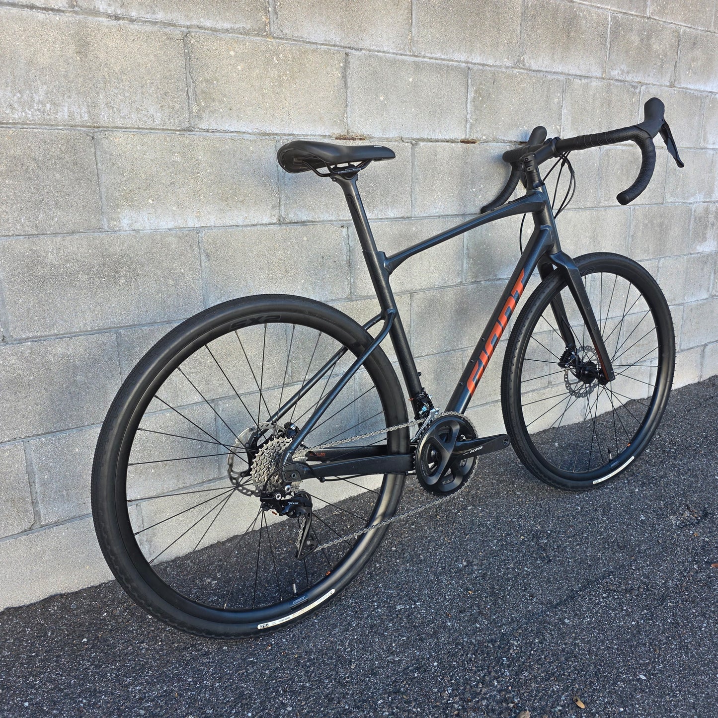 2024 Giant Revolt Gravel All Road Bike (Large) Shimano 105