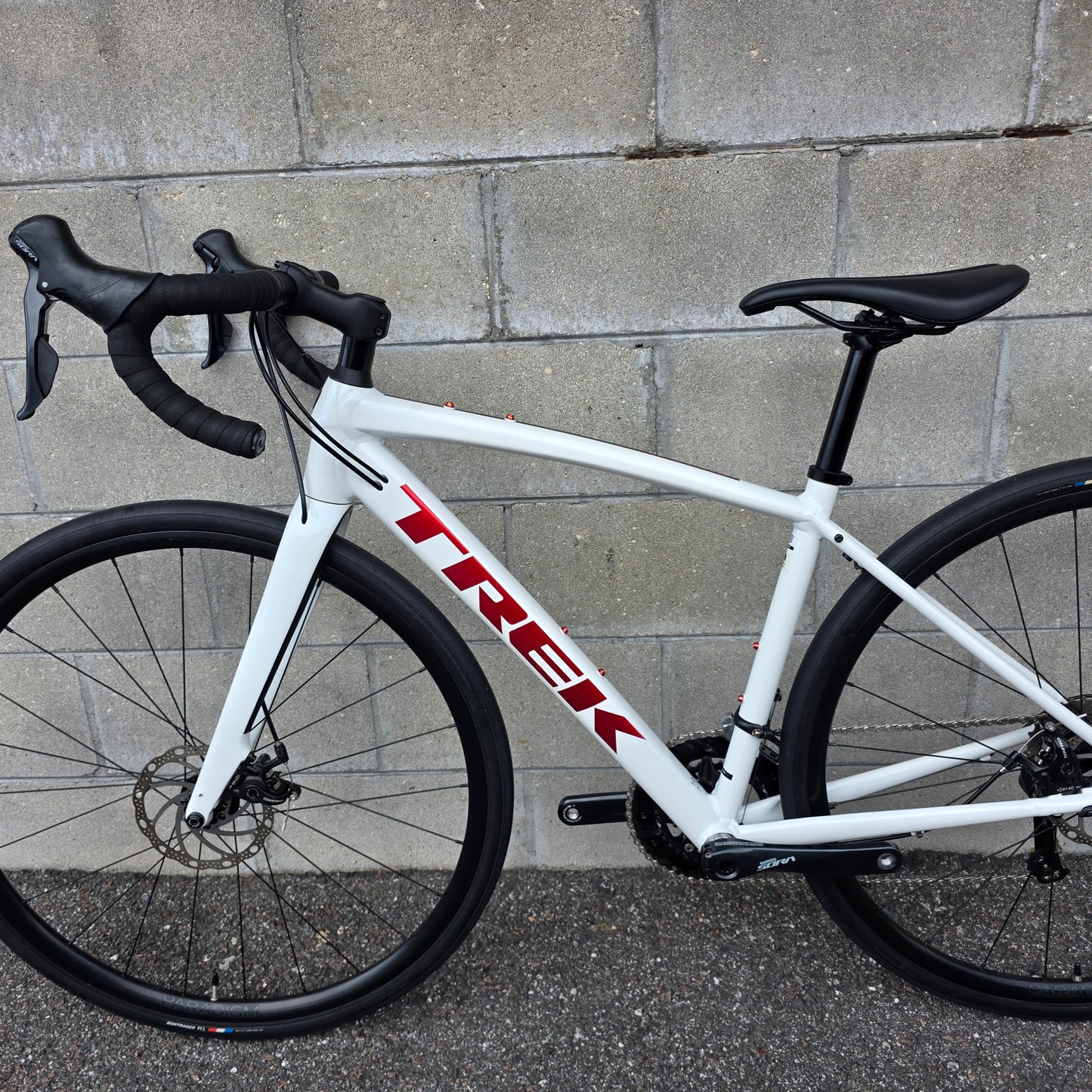 2022 Trek Domane AL3 49cm Road abike White Red