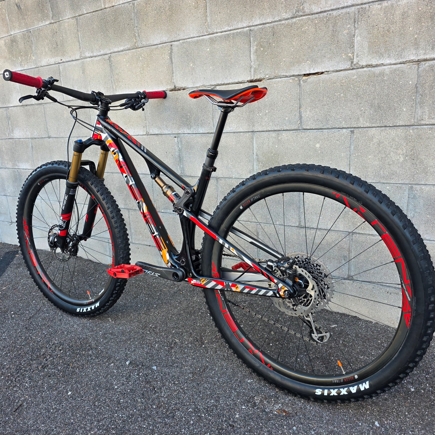 Intense Sniper Trail Elite (Small) w/ Carbon Wheels