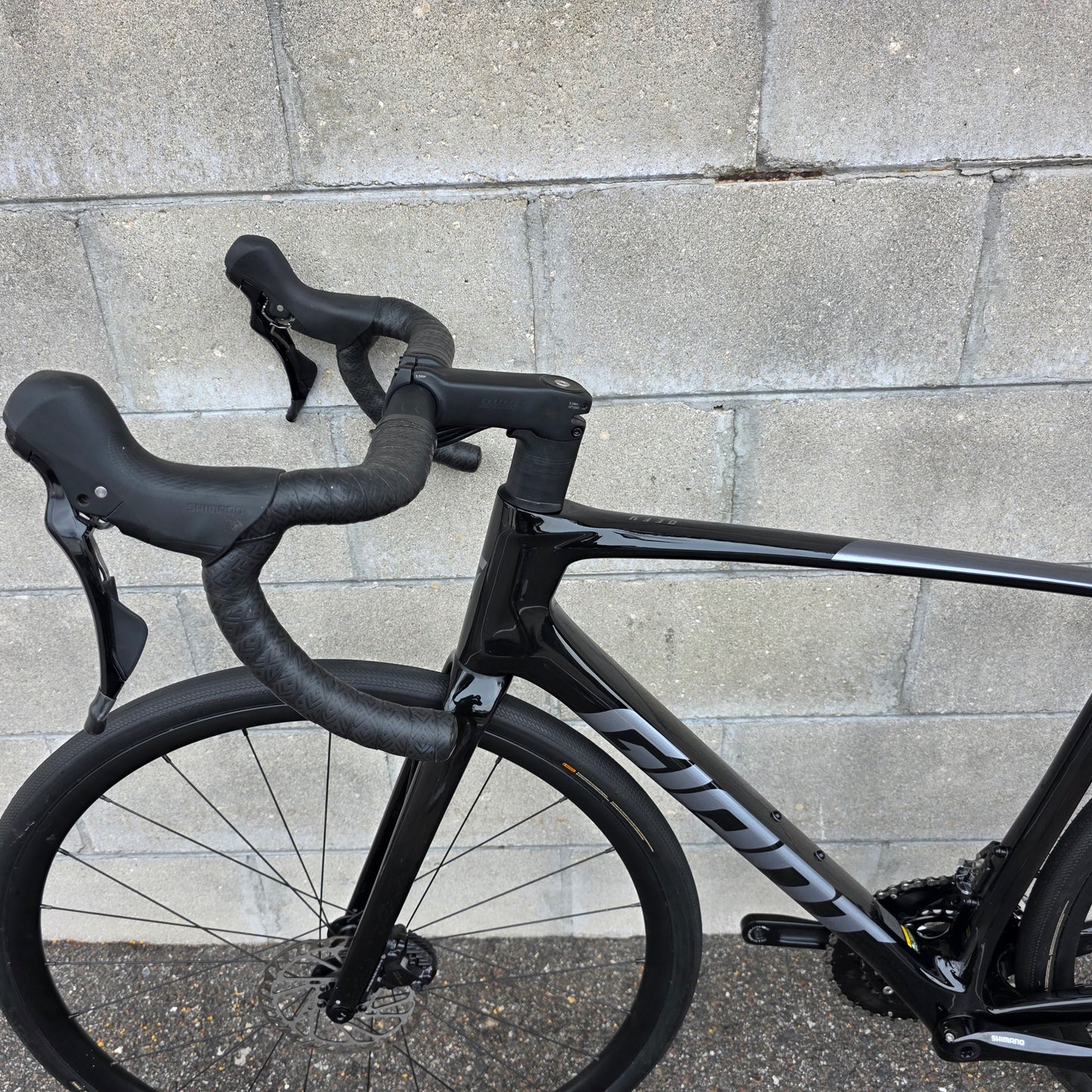2025 Giant Defy Advanced 2 Carbon (Size Medium)
