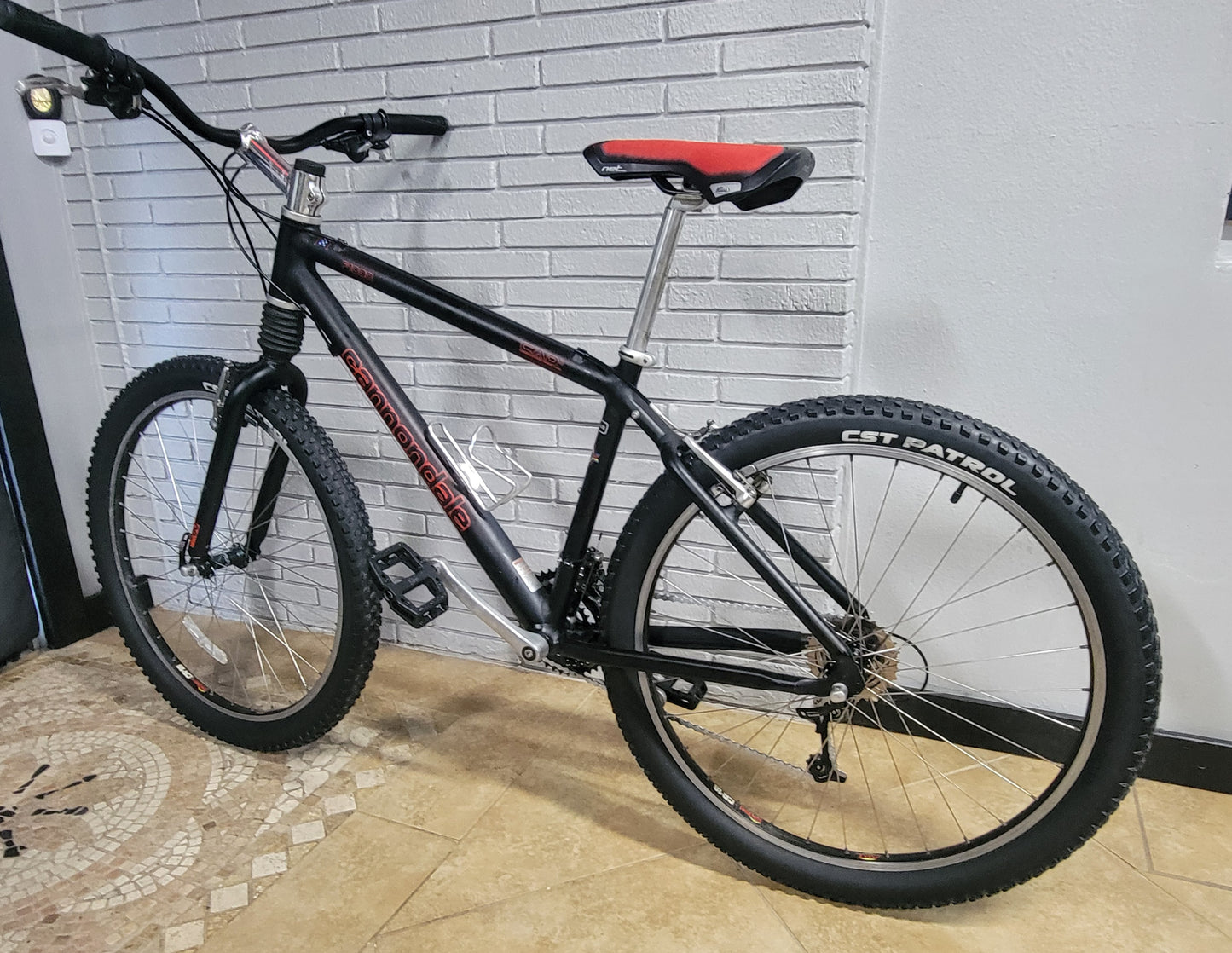 Cannondale F1000 size medium