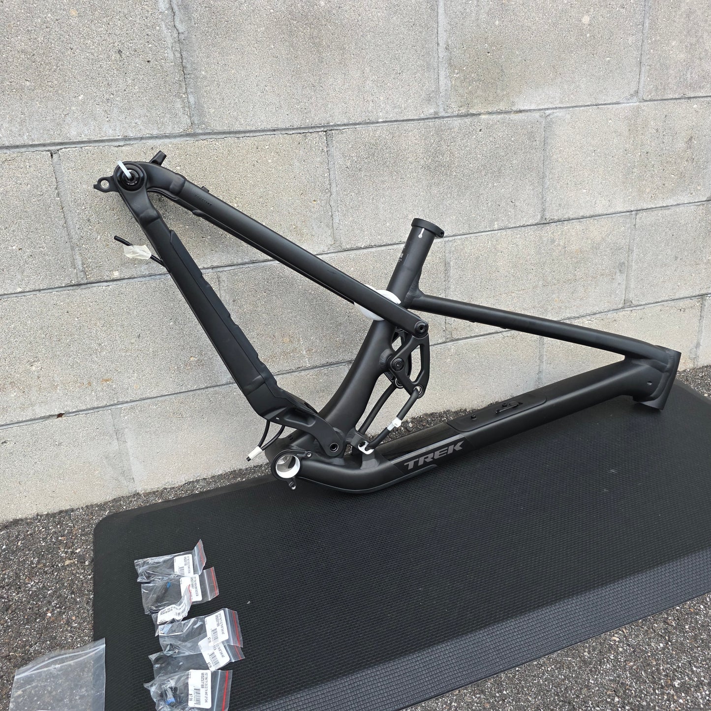 2025 Trek Top Fuel Frame (Large) Black