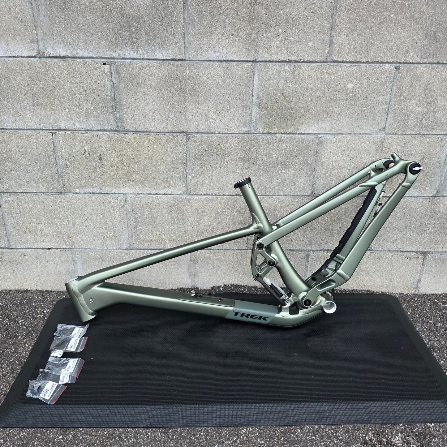 2025 Trek Top Fuel Frame (XL Extra Large)