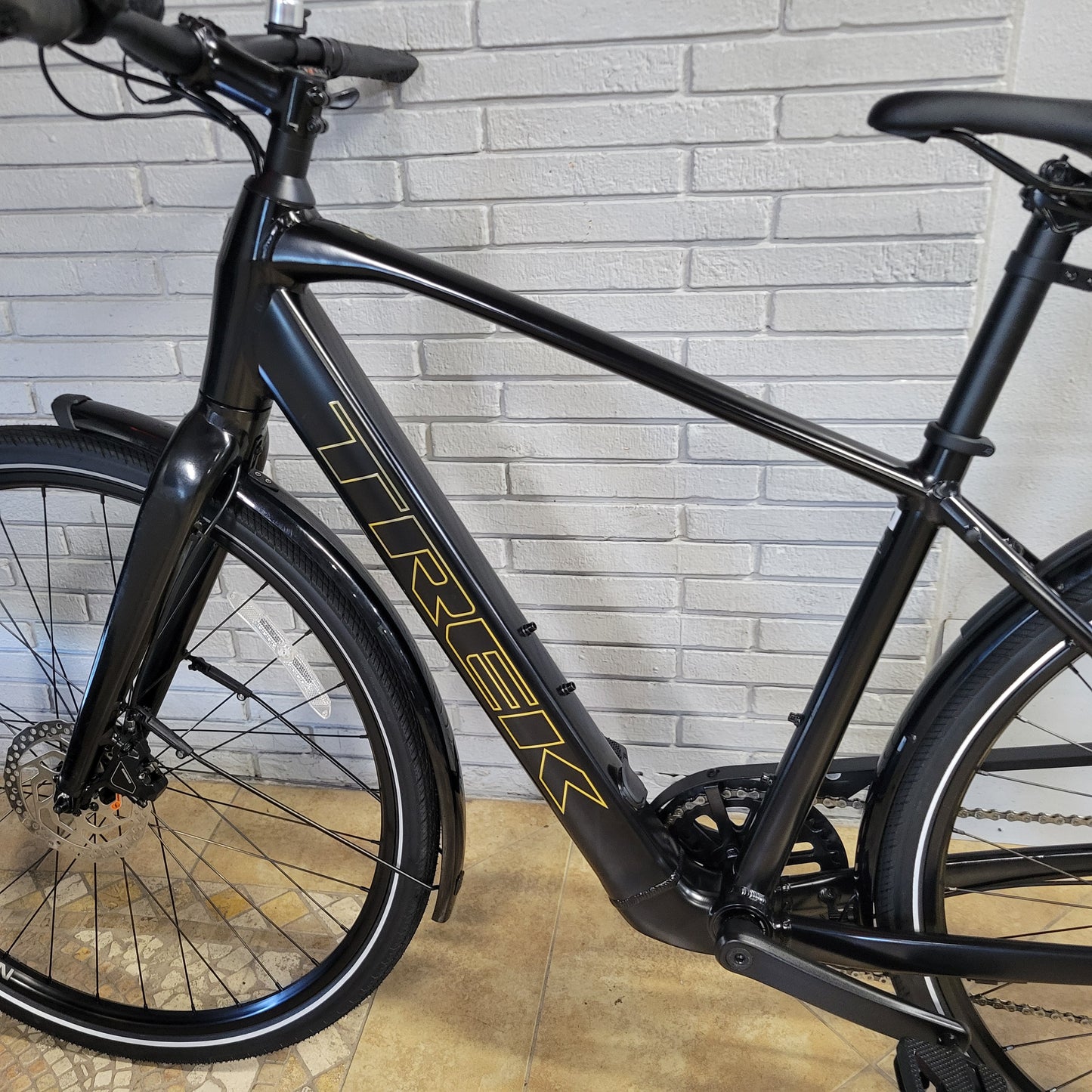 2023 Trek FX+2 (Medium) E-Bike