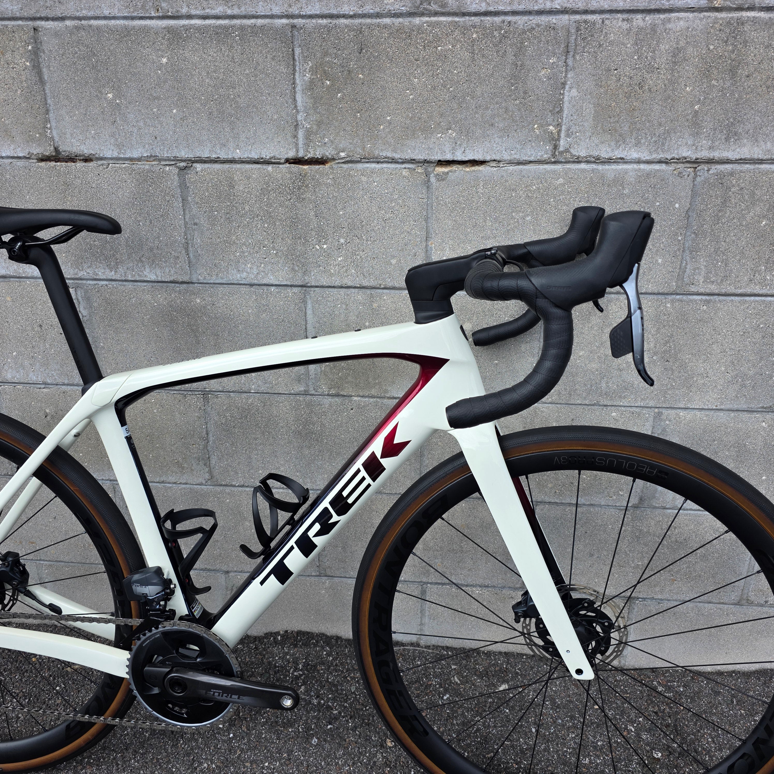 2024 Trek Domane SL7 Gen 4 (54cm) Carbon Road Bike – South 2024 Trek Domane SL7 Gen 4 (54cm) Carbon Road Bike – South