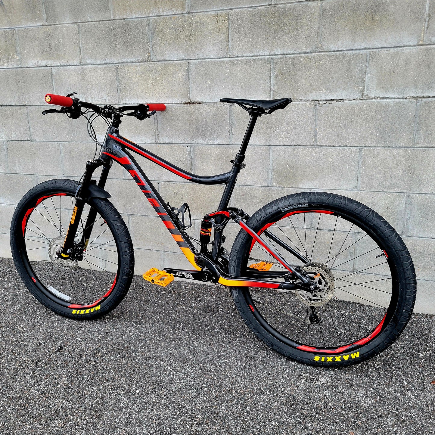 Giant Stance 2 (Large) 27.5
