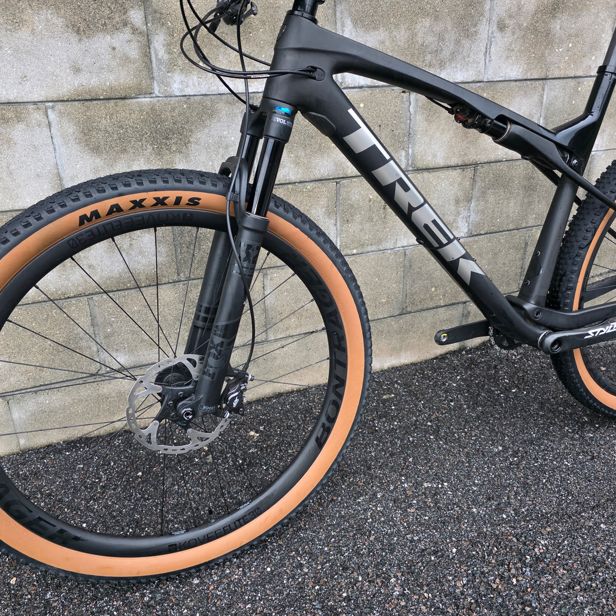 Trek SuperCaliber 9.8 GX Carbon (XXL 23") Kovee Carbon Wheels