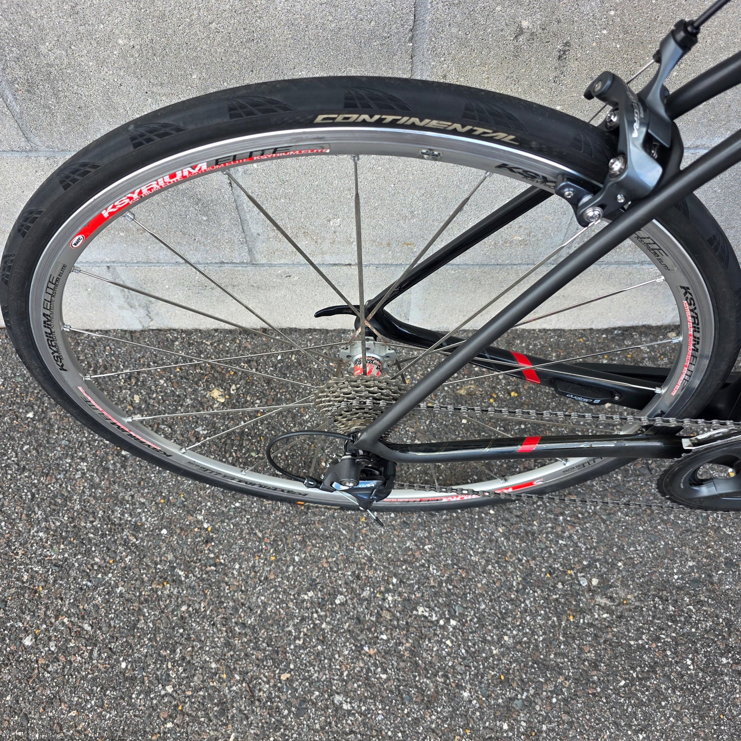 Trek Domane SL 6 Ultegra (56cm) Carbon Road Bike