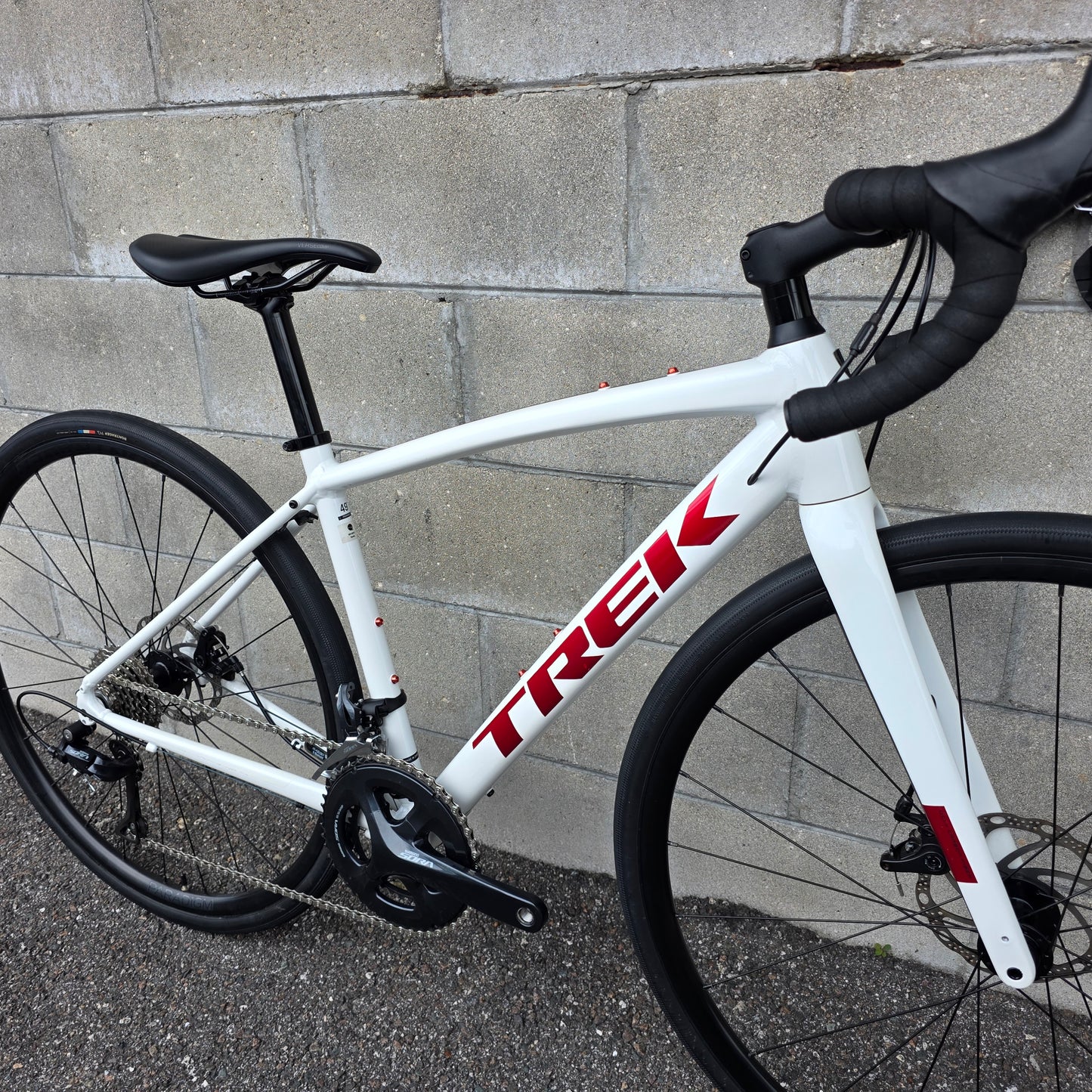 2022 Trek Domane AL3 49cm Road abike White Red