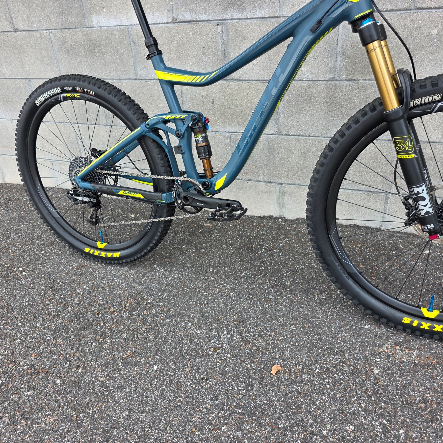 Giant Trance 1 27.5 (Small) Fox Factory, Carbon wheels