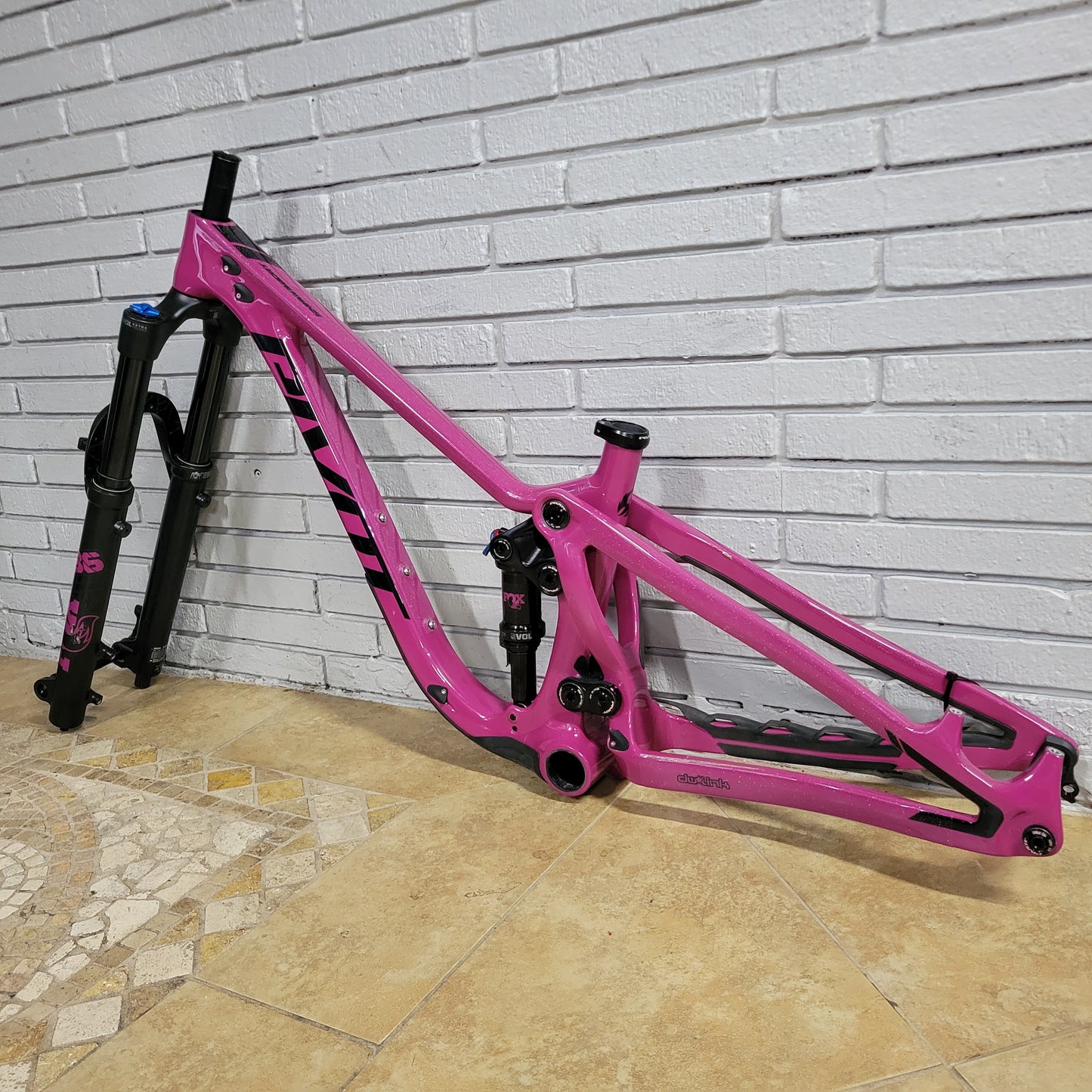 2023 Pivot Shadowcat Frame and Fork (XS Extra Small) 27.5