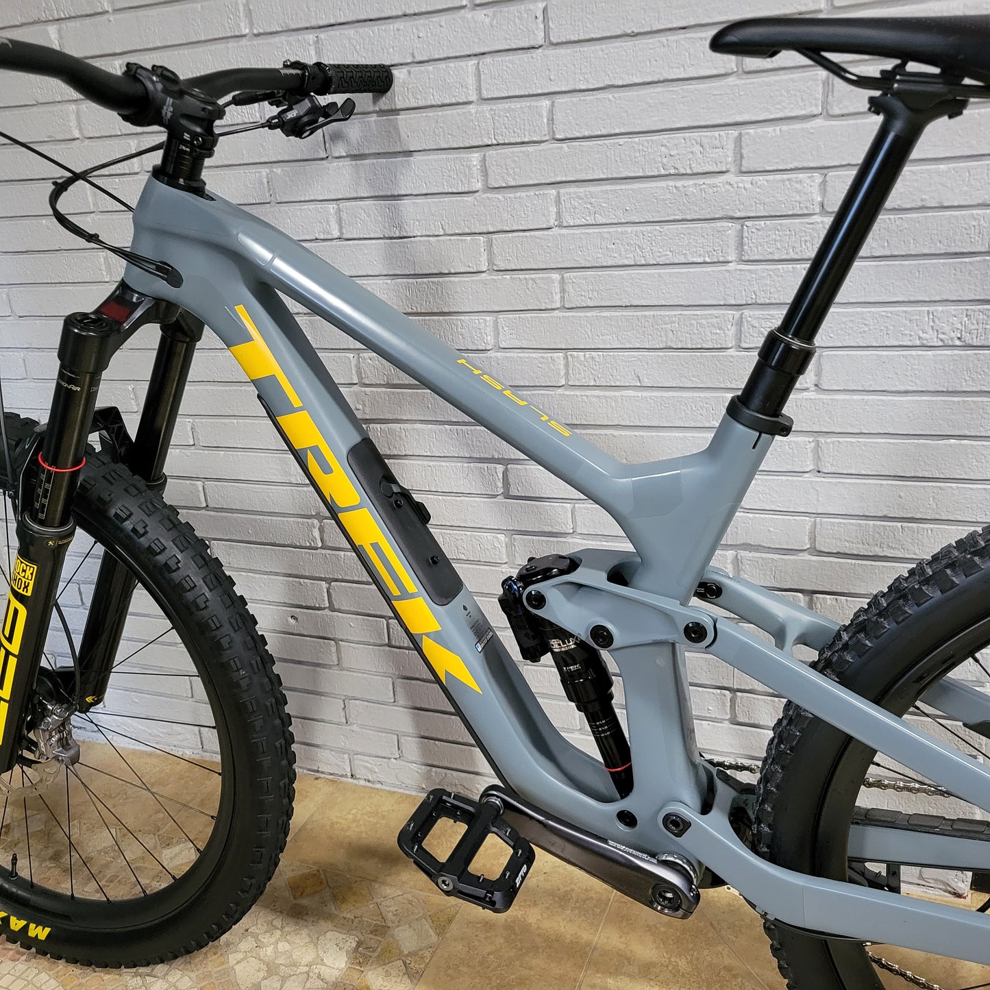 2022 Trek Slash 9.8 XT (M/L)