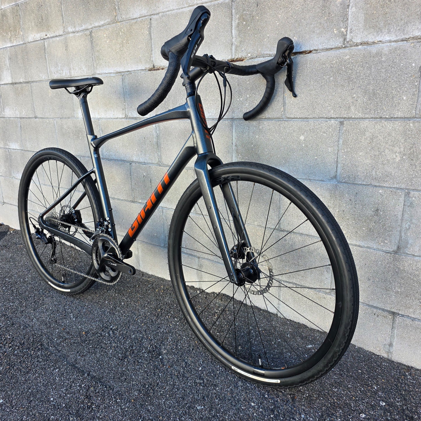 2024 Giant Revolt Gravel All Road Bike (Large) Shimano 105
