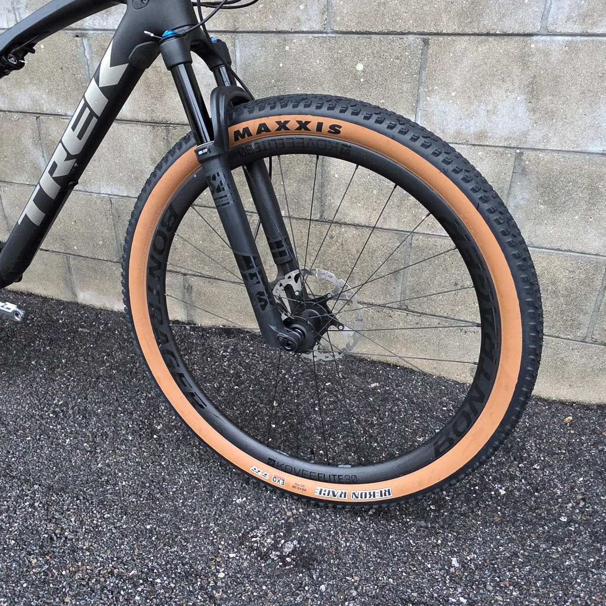 Trek SuperCaliber 9.8 GX Carbon (XXL 23") Kovee Carbon Wheels