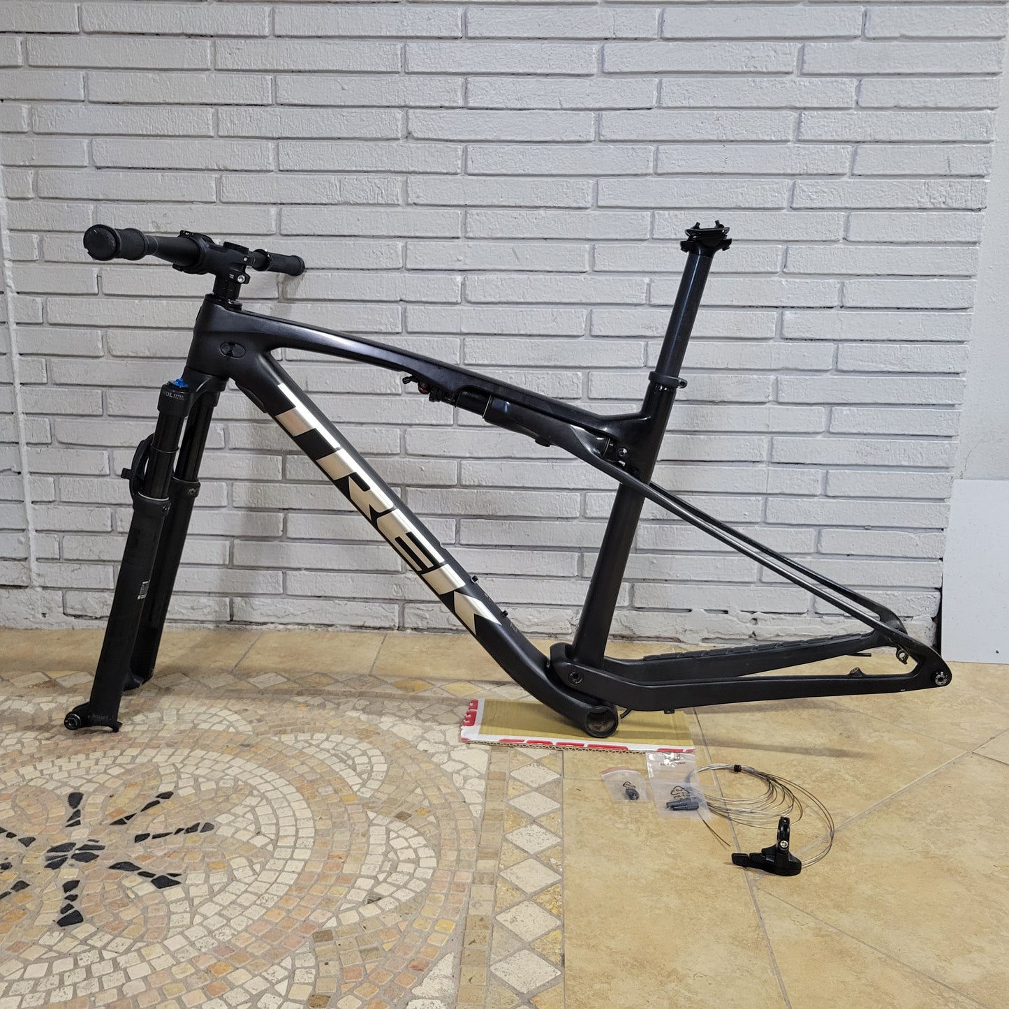 2022 Trek SuperCaliber 9.8 Carbon frameset (Large)