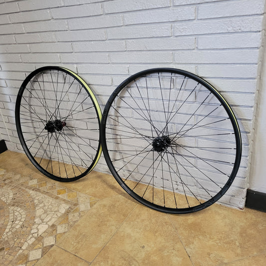 BERD wheelset Stans Crest MK4 gravel 29 700c