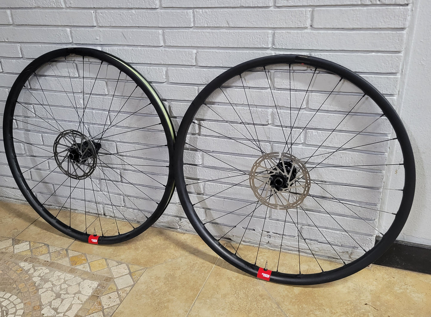 Santa Cruz Reserve 30 Carbon Wheelset 29 Dt Swiss Boost