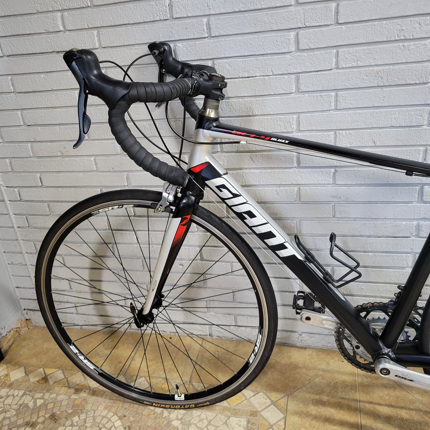 2015 Giant Defy Road Bike (Medium)