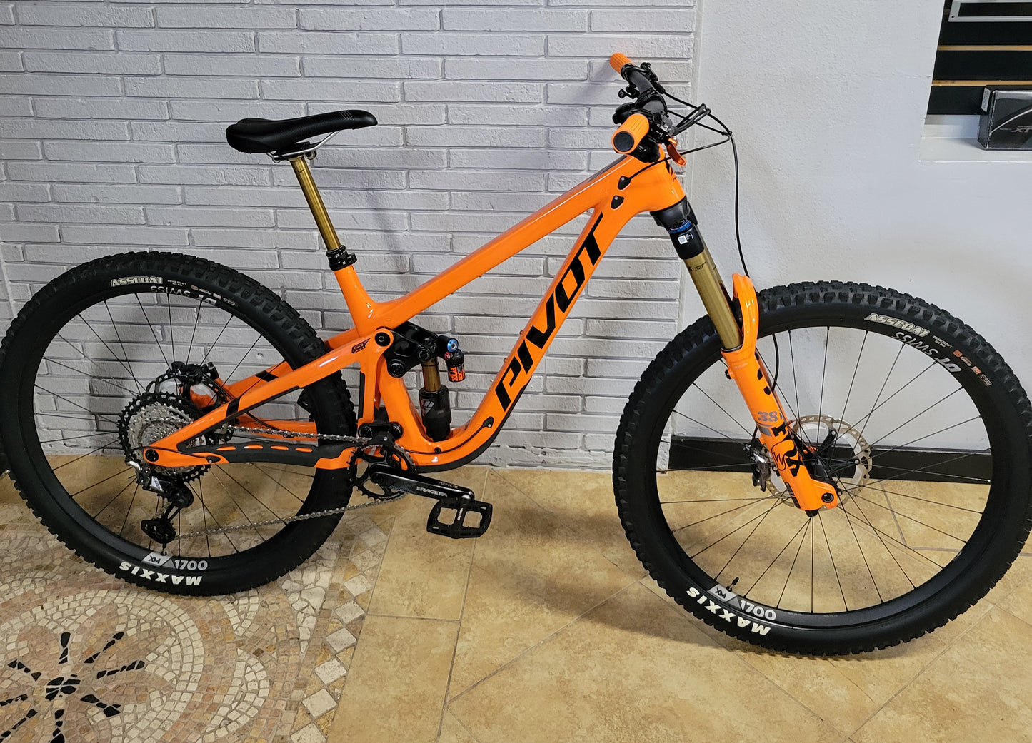 2022 Pivot Firebird XT/ XTR X2 (Medium) Enduro MTB