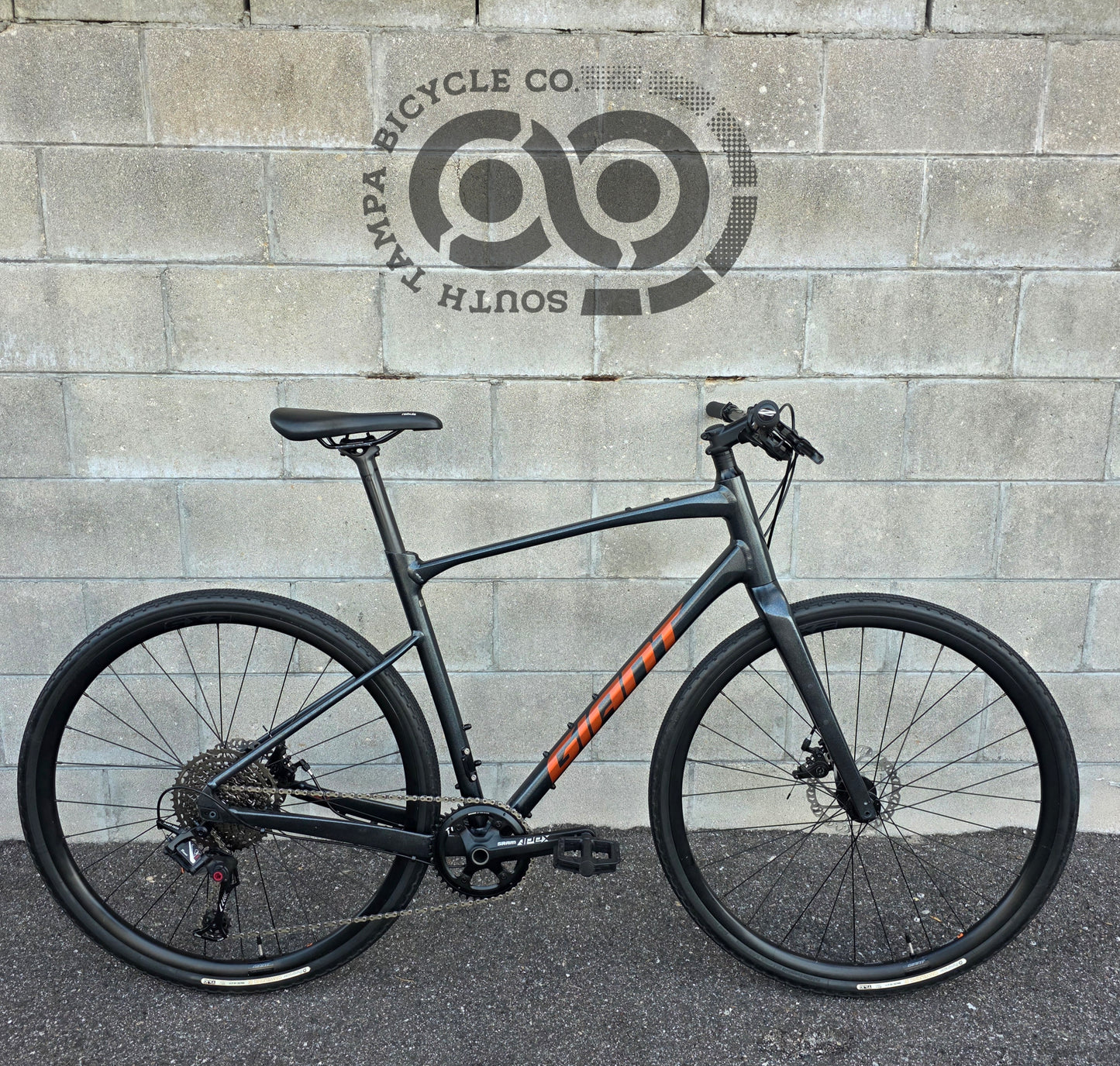 2024 Giant Revolt Flat Bar Gravel Bike (Large)