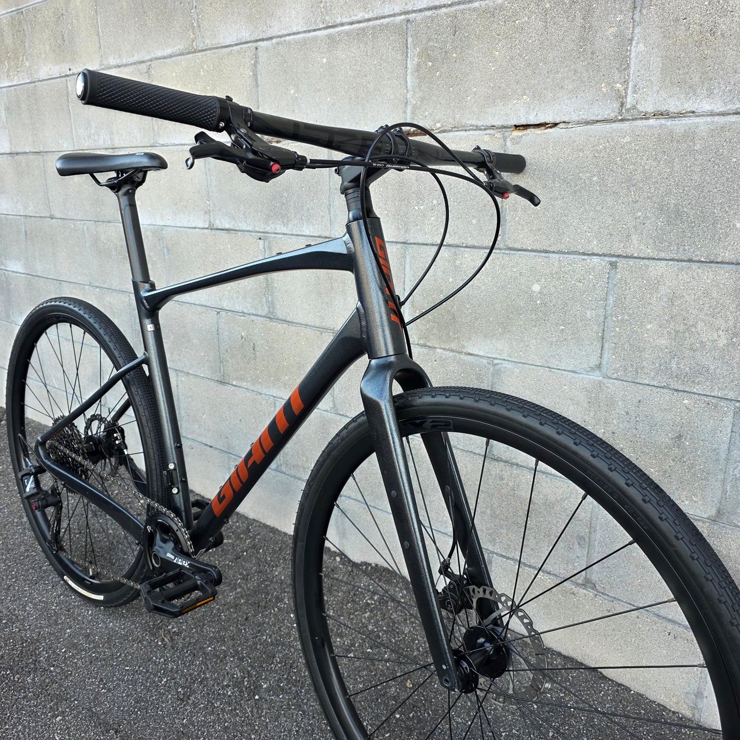 2024 Giant Revolt Flat Bar Gravel Bike (Large)