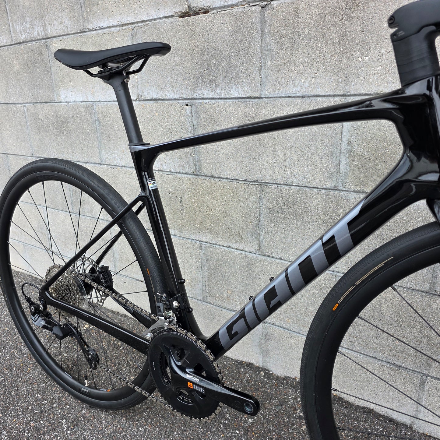 2025 Giant Defy Advanced 2 Carbon (Size Medium)