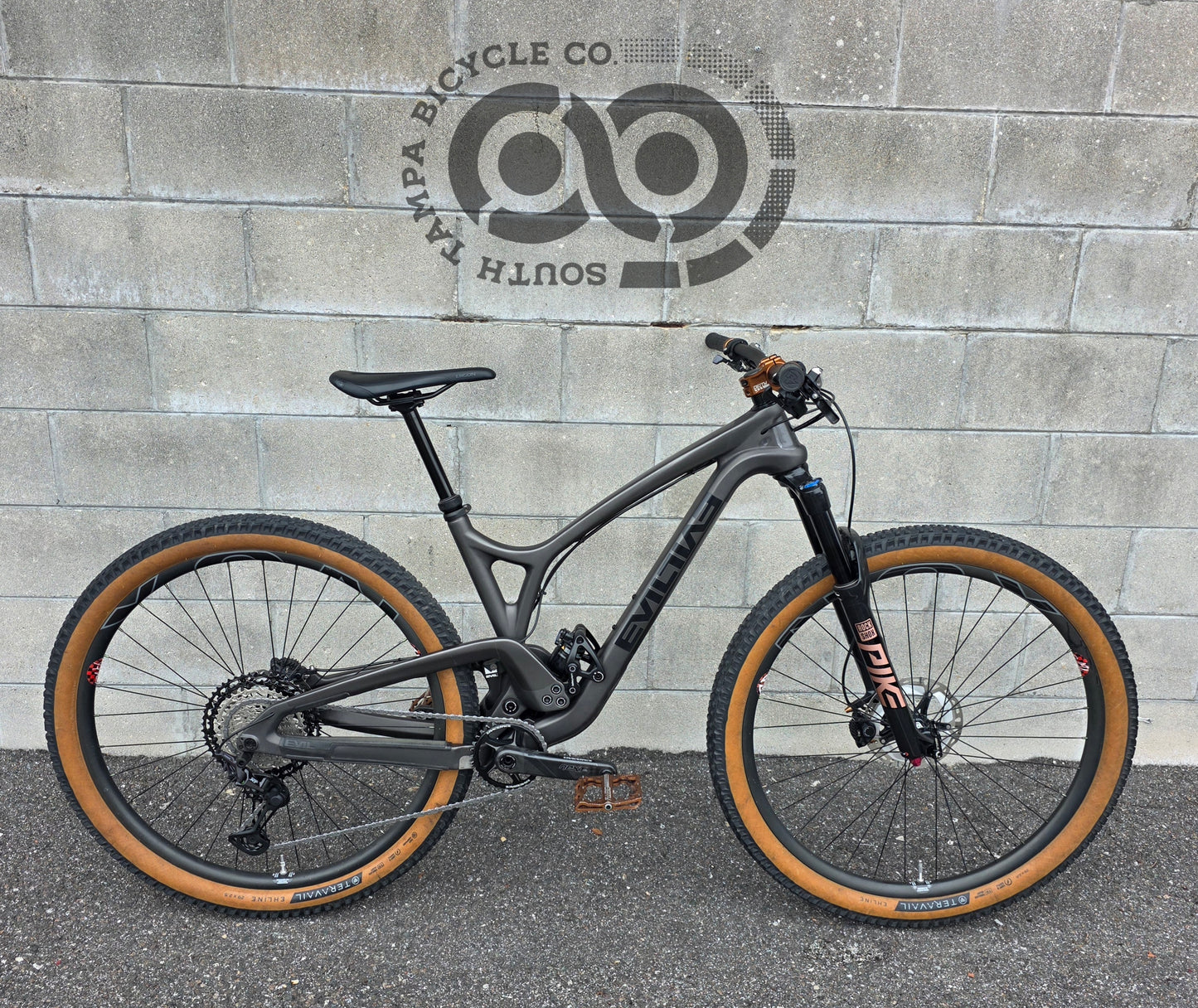 Evil Following V1 Carbon (Medium)