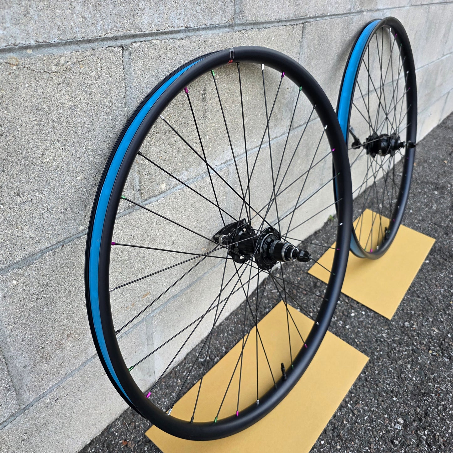 Velocity Blunt SS 27.5 wheelset SP Dynamo QR Sram XDR