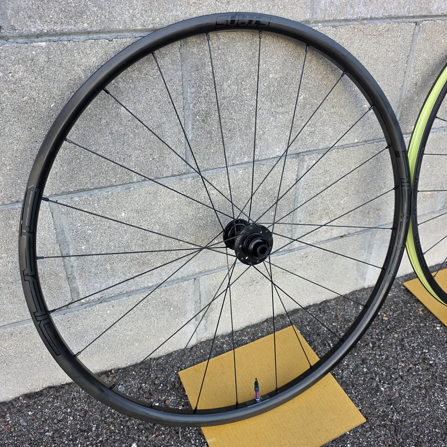 Stan's Grail CB7 Carbon Gravel Wheelset 1380g XDR