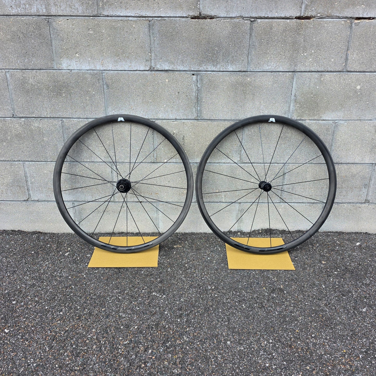 Giant SLR 0 Carbon Road Bike Wheelset Rim Brake Clincher TLR