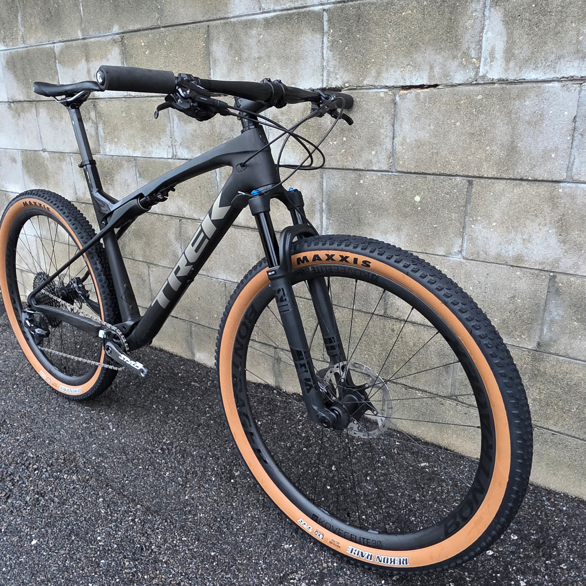 Trek SuperCaliber 9.8 GX Carbon (XXL 23") Kovee Carbon Wheels