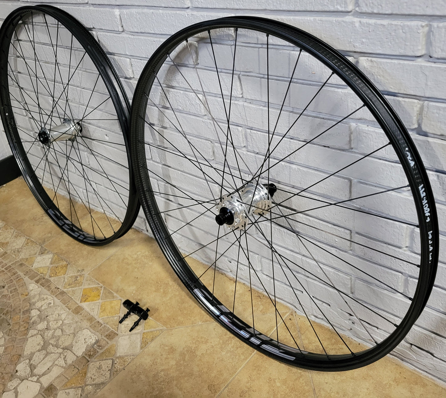 Zipp 3zero Moto Carbon Wheelset Industry Nine Hydra 29 Boost XD