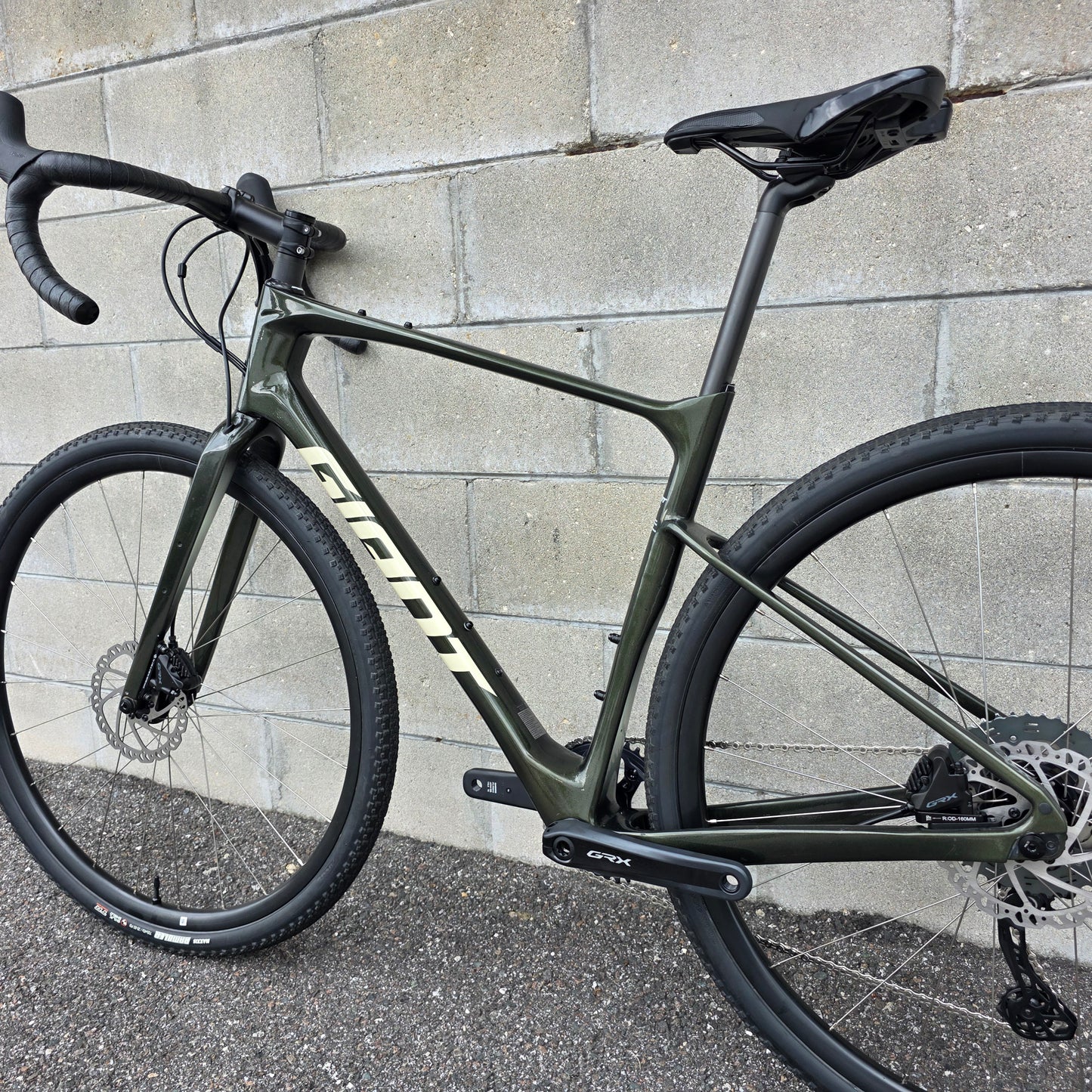2022 Giant Revolt Advanced GRX Carbon Gravel Bike (Size Medium)