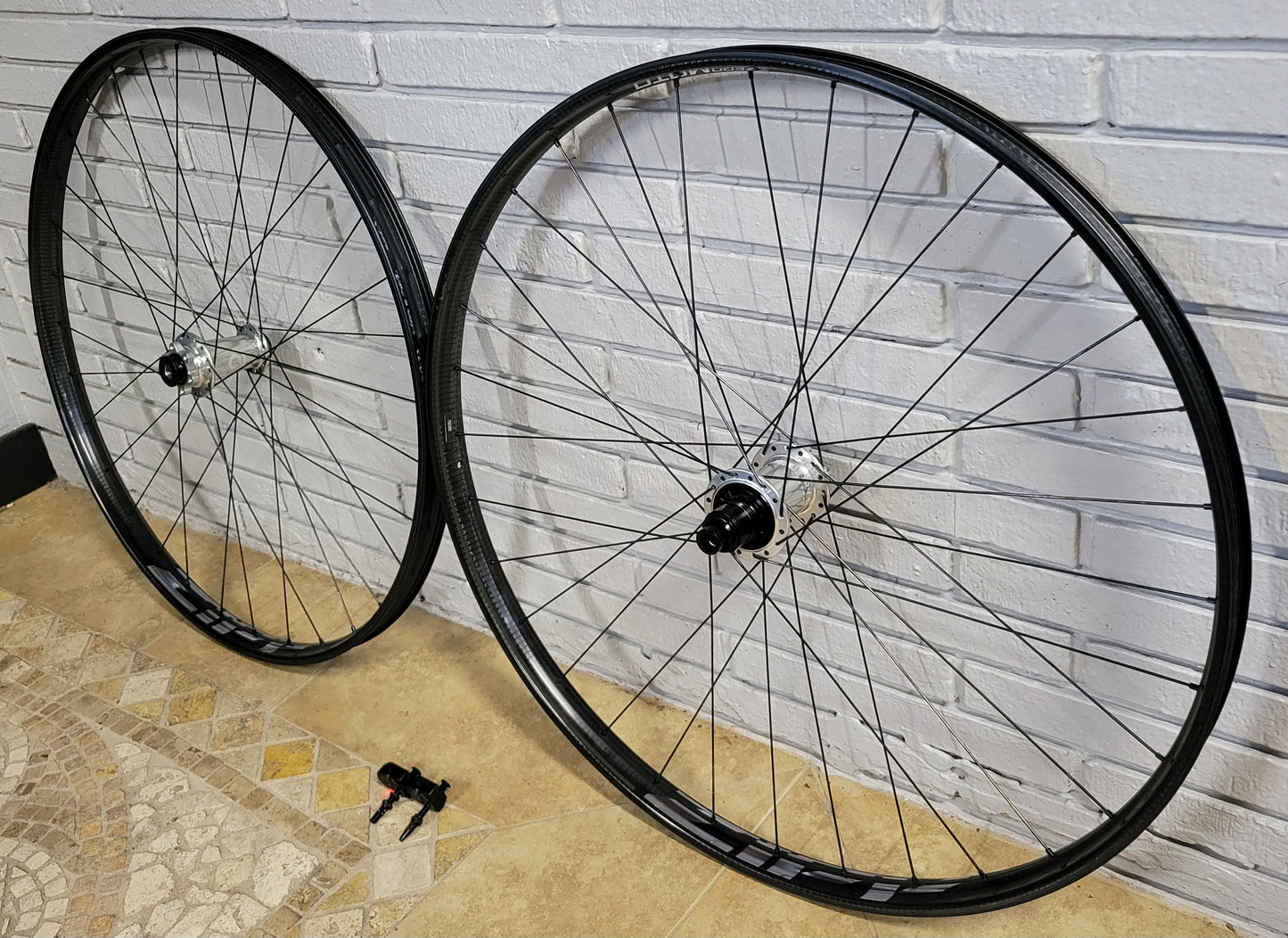 Zipp 3zero Moto Carbon Wheelset Industry Nine Hydra 29 Boost XD