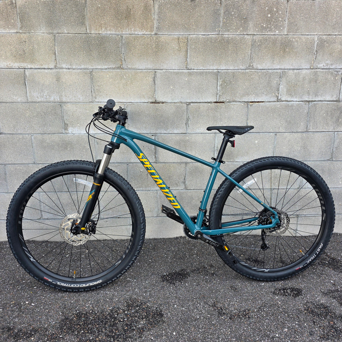 2020 Specialized Rockhopper Expert 29 (Size Medium)