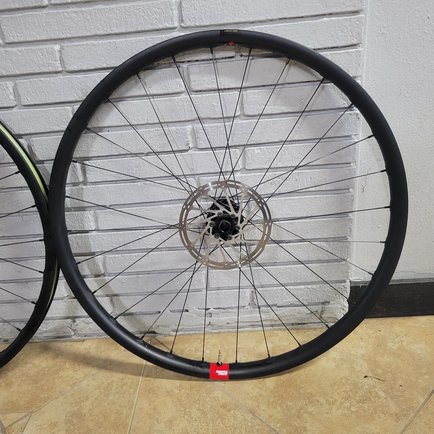 Santa Cruz Reserve 30 Carbon Wheelset 29 Dt Swiss Boost