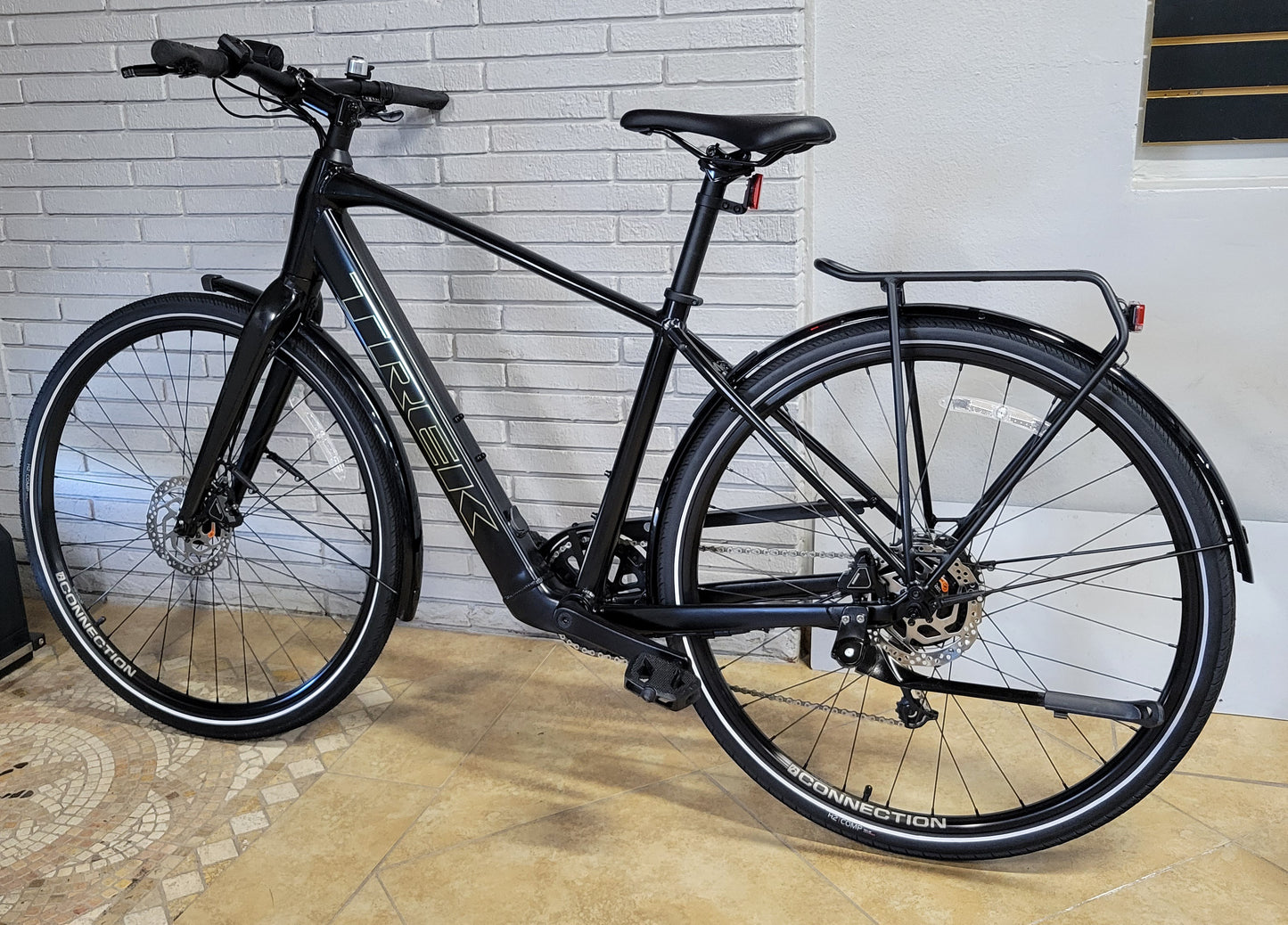 2023 Trek FX+2 (Medium) E-Bike